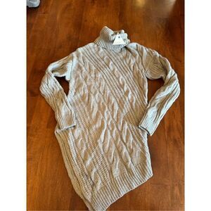 New w tags woman’s Listicle chunky knit sweater